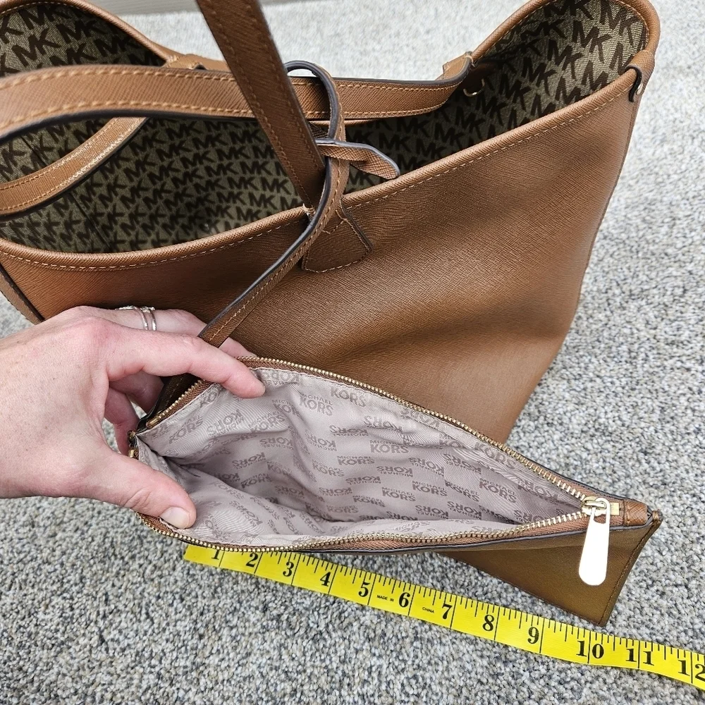 Michael Kors Signature Reversible Tote Handbag Purse & Wristlet Monogram / Brown